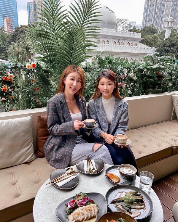 簡淑兒性感現身泰國音樂節 罕曬深長事業線 力撼咪神陳婉衡！ 