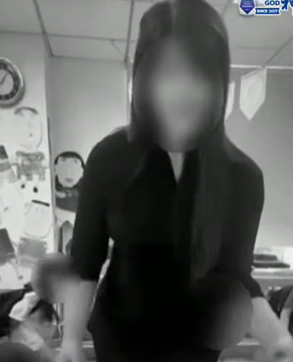 女球迷球場觀賽突然脫衣露巨乳 影片瘋傳！網友狂批自私：現場有小朋友 