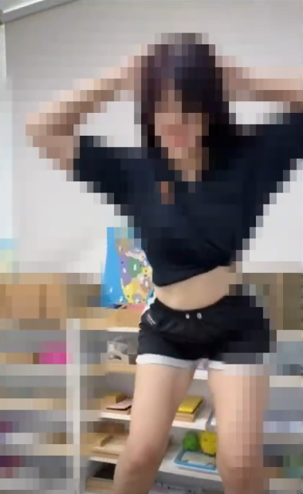 女球迷球場觀賽突然脫衣露巨乳 影片瘋傳！網友狂批自私：現場有小朋友 