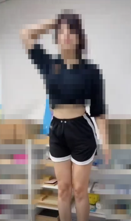 女球迷球場觀賽突然脫衣露巨乳 影片瘋傳！網友狂批自私：現場有小朋友 