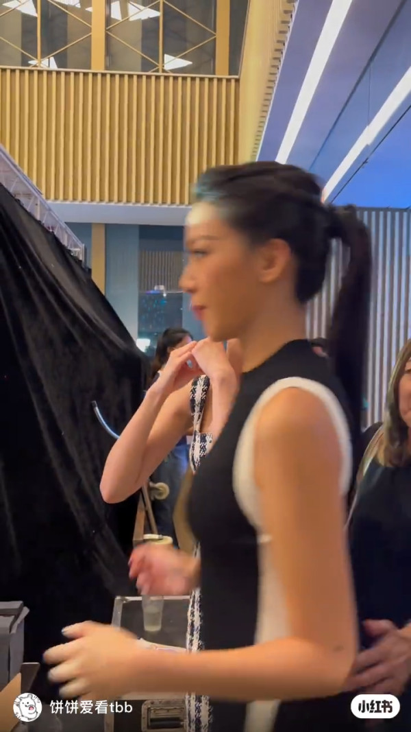 港姐亞軍許子萱牛津碩士畢業照大曬美腿！昔日是非不絕 卸任後即赴外國進修 