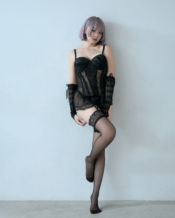 女球迷球場觀賽突然脫衣露巨乳 影片瘋傳！網友狂批自私：現場有小朋友 