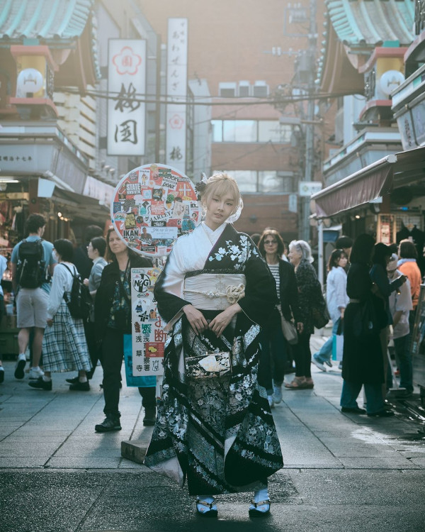 女球迷球場觀賽突然脫衣露巨乳 影片瘋傳！網友狂批自私：現場有小朋友 