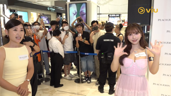 退役AV女優遊台大晒性感照 飄逸長髮配緊身衣震撼全網：難怪最近台北熱 