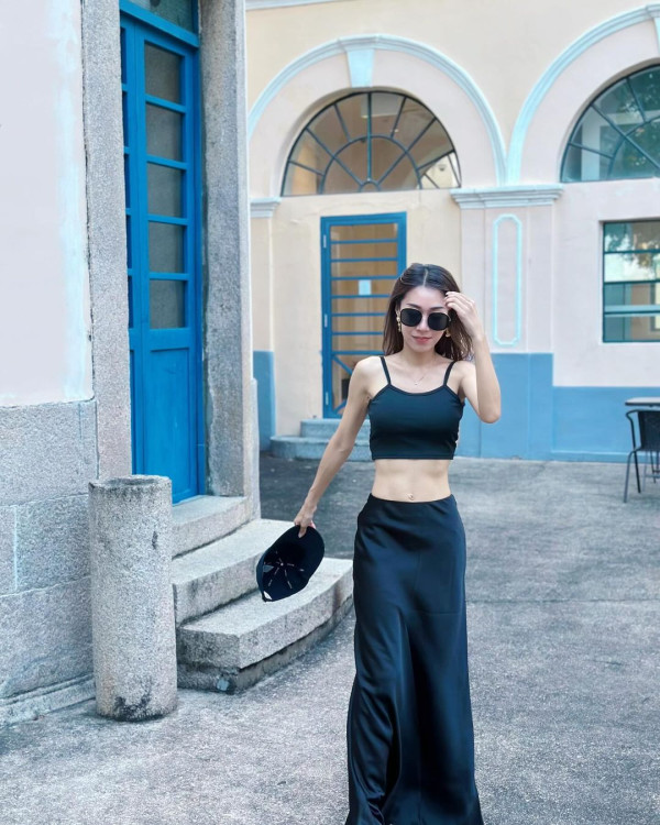 黃心妙出門唔記得帶證件原車折返 曬性感照兼送誘人肉嘴耍冧 