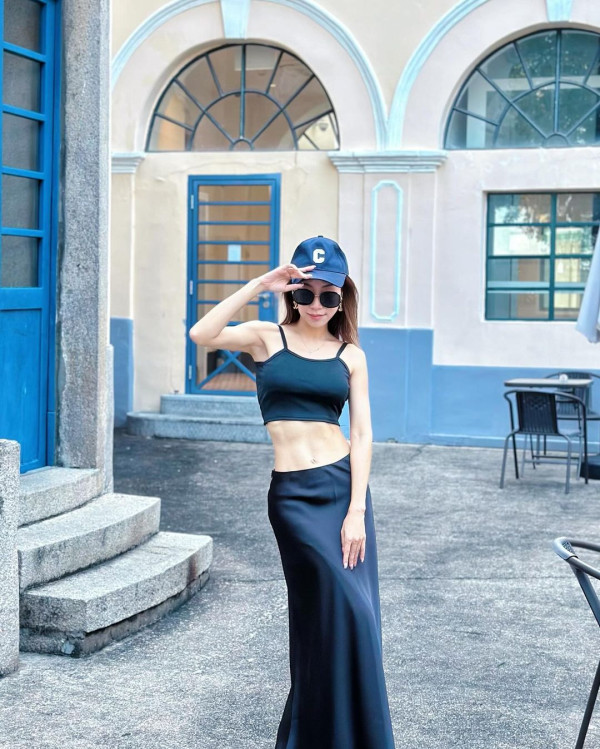 黃心妙出門唔記得帶證件原車折返 曬性感照兼送誘人肉嘴耍冧 