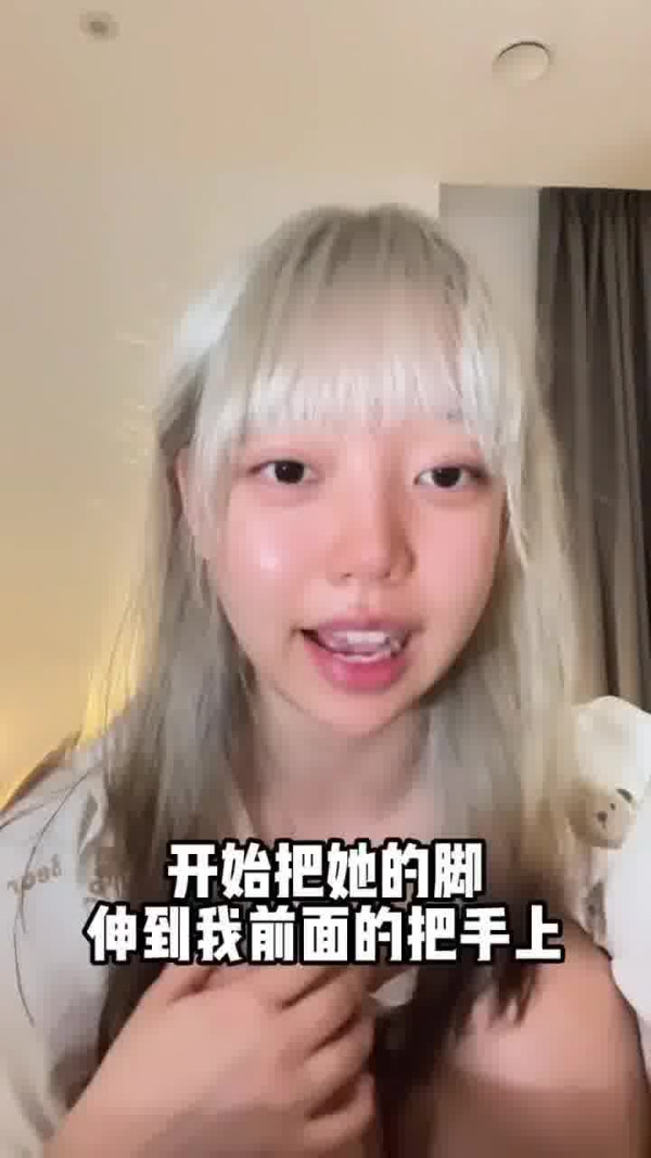 國泰港人夫婦不滿內地女椅背挨後 舉中指踢櫈辱罵「大陸妹」 網：影衰香港人