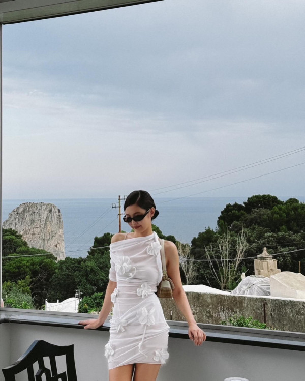 Jennie出席婚禮衣著被批唔尊重!粉絲即護航解釋背後原因!