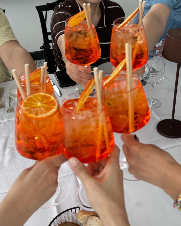 Jennie出席婚禮衣著被批唔尊重!粉絲即護航解釋背後原因!