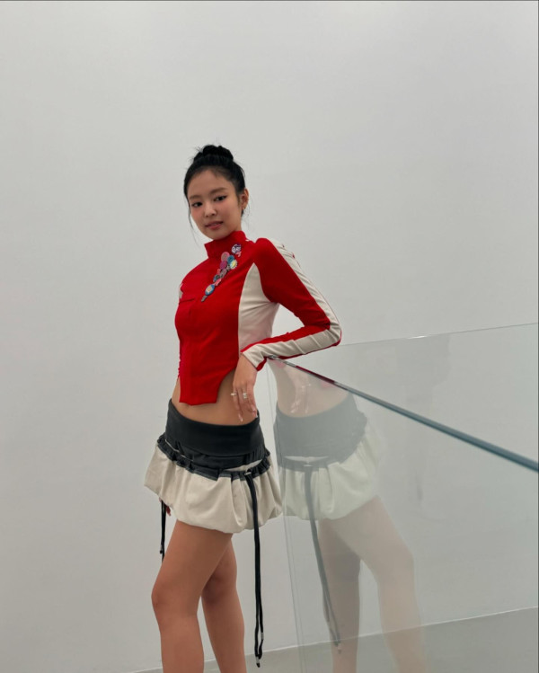 Jennie出席婚禮衣著被批唔尊重!粉絲即護航解釋背後原因!