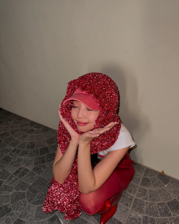 Jennie出席婚禮衣著被批唔尊重!粉絲即護航解釋背後原因!