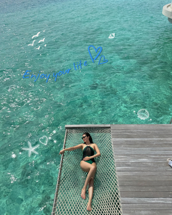 陳庭欣罕晒火辣泳衣相玩透視！洶湧胸形畢露震撼網民眼球！ 