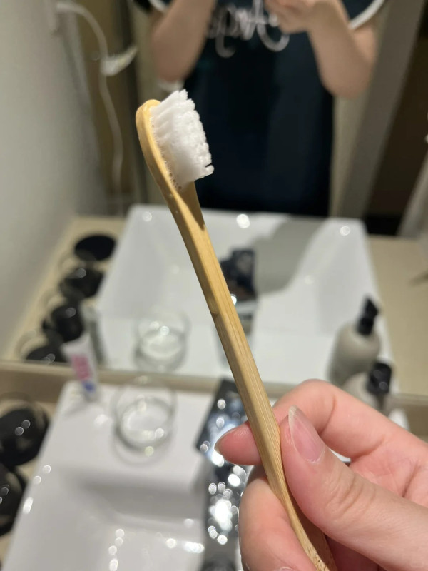 遊日港人趕飛機 行李竟卡在儲物櫃數小時取不出？ 熱心網民獻5大方法解燃眉之急！ 