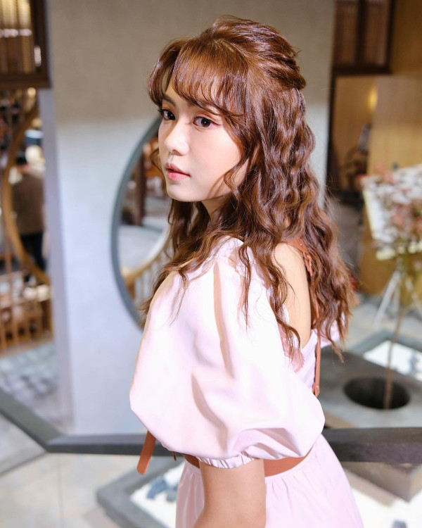 TVB小花遊伊斯坦堡曬玉背 留長頭髮被指重回顏值顛峰！ 