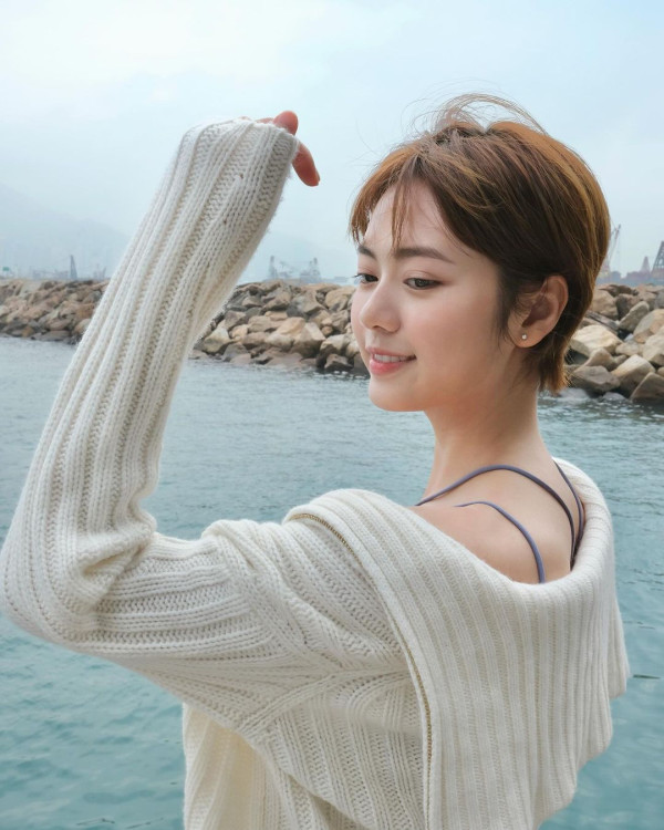 TVB小花遊伊斯坦堡曬玉背 留長頭髮被指重回顏值顛峰！ 