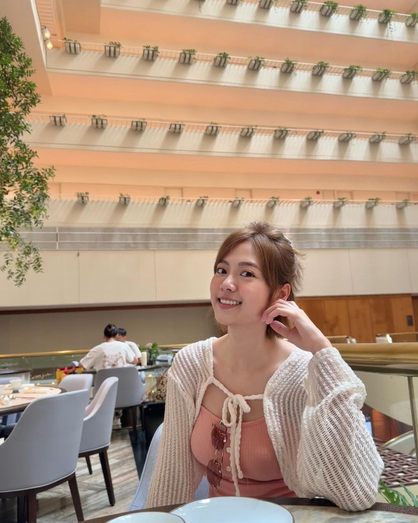 TVB小花遊伊斯坦堡曬玉背 留長頭髮被指重回顏值顛峰！ 