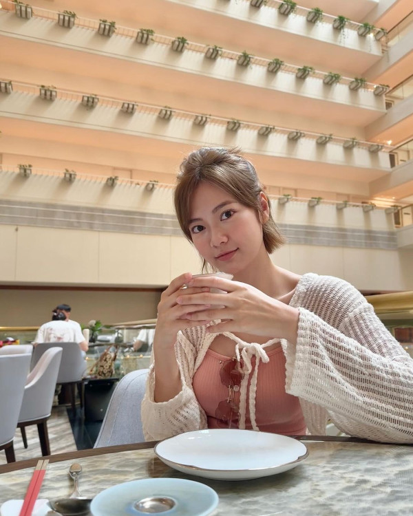 TVB小花遊伊斯坦堡曬玉背 留長頭髮被指重回顏值顛峰！ 