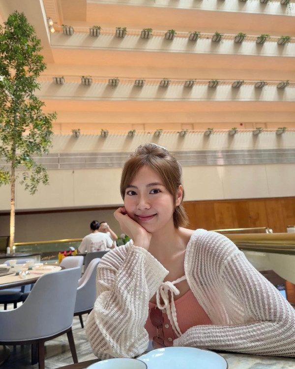 TVB小花遊伊斯坦堡曬玉背 留長頭髮被指重回顏值顛峰！ 