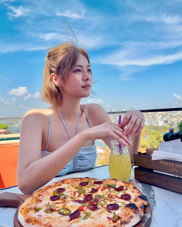 TVB小花遊伊斯坦堡曬玉背 留長頭髮被指重回顏值顛峰！ 