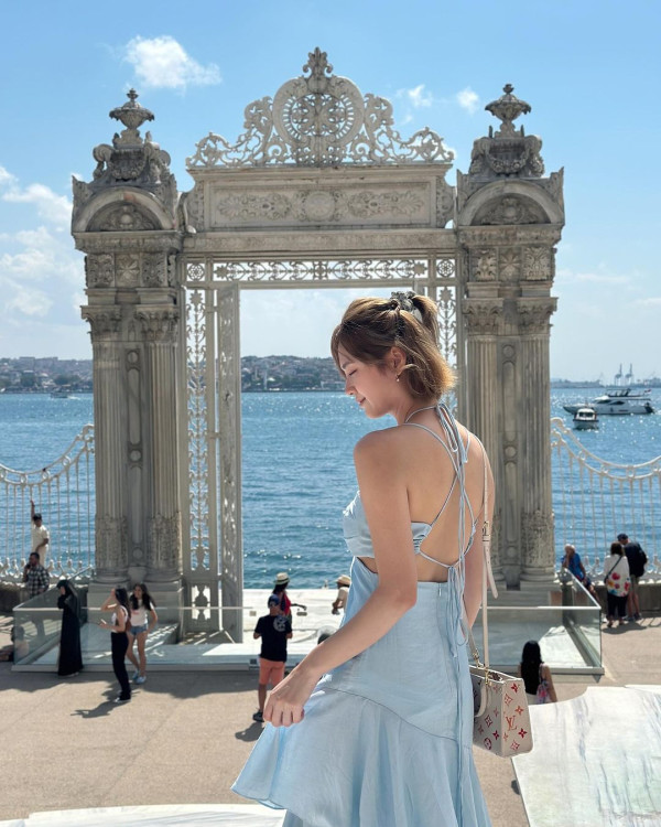 TVB小花遊伊斯坦堡曬玉背 留長頭髮被指重回顏值顛峰！ 