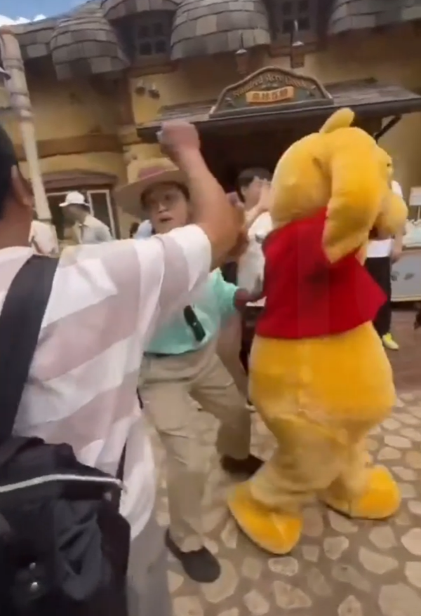 上海迪士尼樂園漂流設施有人跳船！須緊急關閉 其他乘客下場慘了 