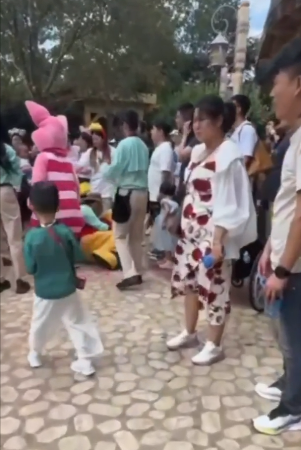 上海迪士尼樂園漂流設施有人跳船！須緊急關閉 其他乘客下場慘了 