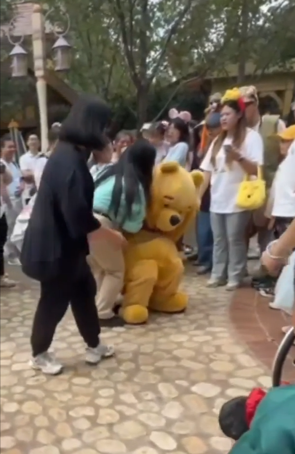 上海迪士尼樂園漂流設施有人跳船！須緊急關閉 其他乘客下場慘了 