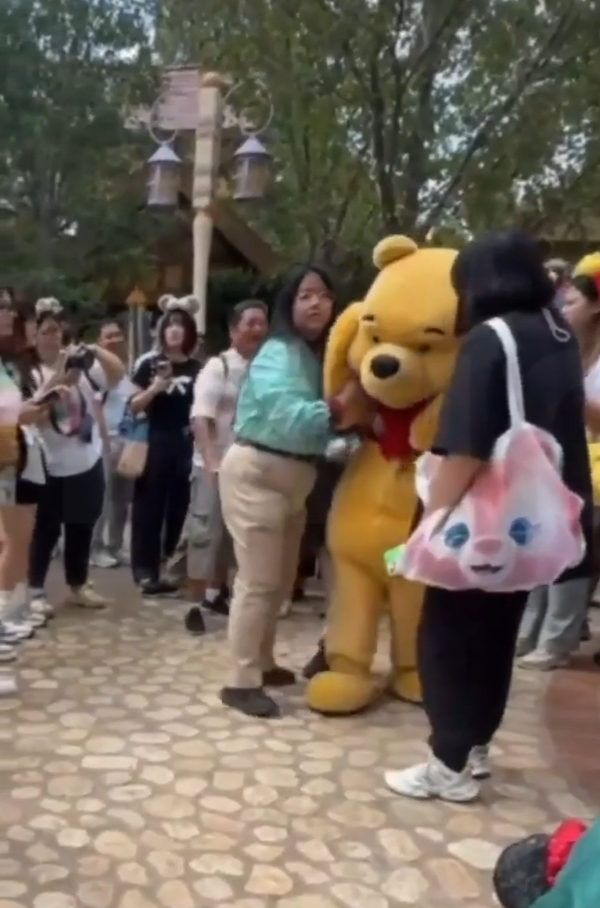 上海迪士尼樂園漂流設施有人跳船！須緊急關閉 其他乘客下場慘了 