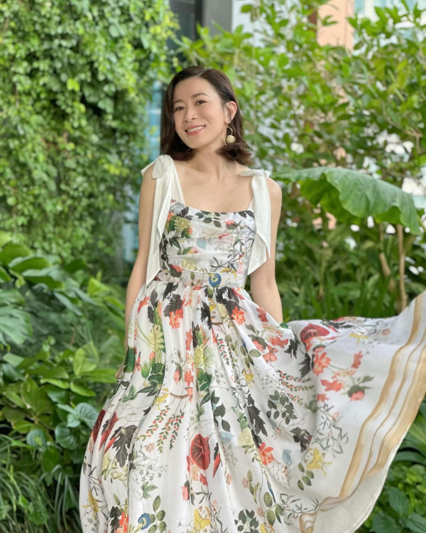 佘詩曼廣州被捕獲真實素顏樣!49歲狀態引網民熱議!