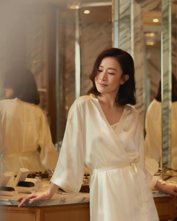 楊茜堯現身香港機場獲讚親民 身上一物被指打扮樸素慳家