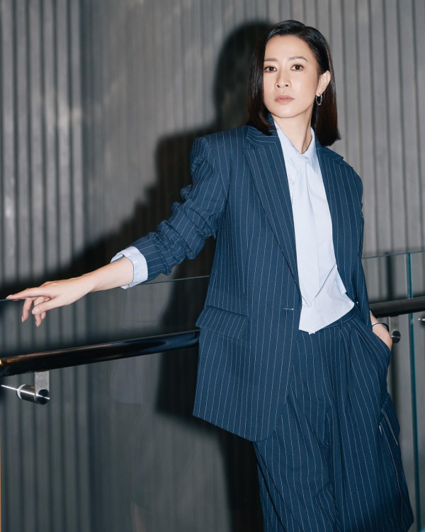 楊茜堯現身香港機場獲讚親民 身上一物被指打扮樸素慳家