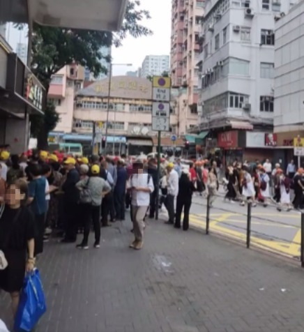 內地旅行團塞爆新蒲崗！遊客酒樓排隊等食團餐 市民不滿阻塞通道