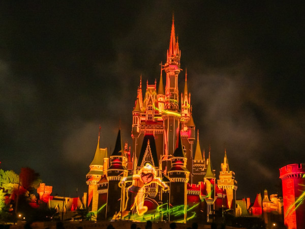 全球6大迪士尼樂園比較！門票價錢/特色/優惠一覽！全球唯一主題園區 