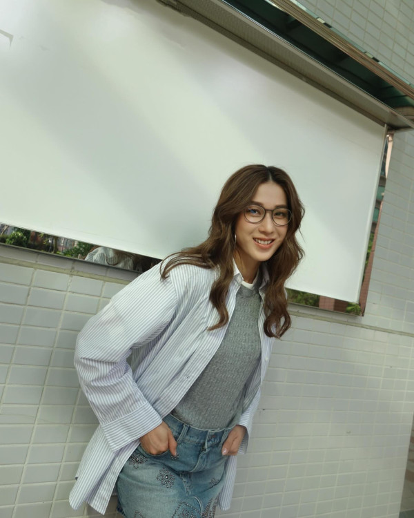 雖然已是三女之母，但40歲的鍾嘉欣無論是身材氣質仍然狀態大勇。