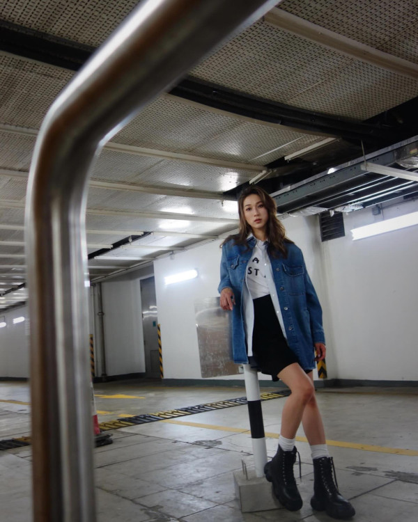 雖然已是三女之母，但40歲的鍾嘉欣無論是身材氣質仍然狀態大勇。