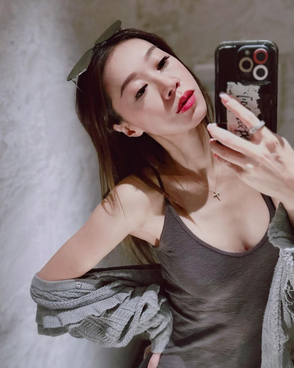 二家姐黃心妙（Shelby）亦經常在社交平台發佈大尺度照片