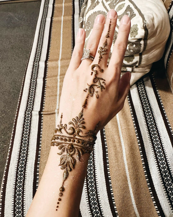 黃心穎甫旅行相洩端倪預告做人母？抱小朋友母愛滿瀉 恨生B恨出面 