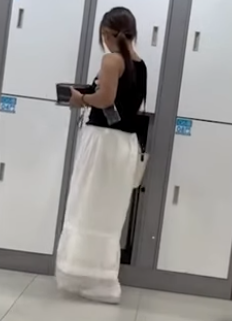 港女遊台忘儲物櫃密碼大鬧車站！向職員掟錢：我係有錢人！後續更丟人 