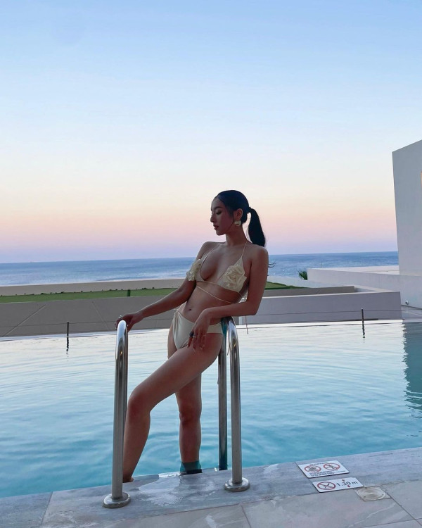 陸浩明女友遊台水著放題曬火辣身材！ 6號被指褲浪位有異樣：泳褲搶哂鏡 