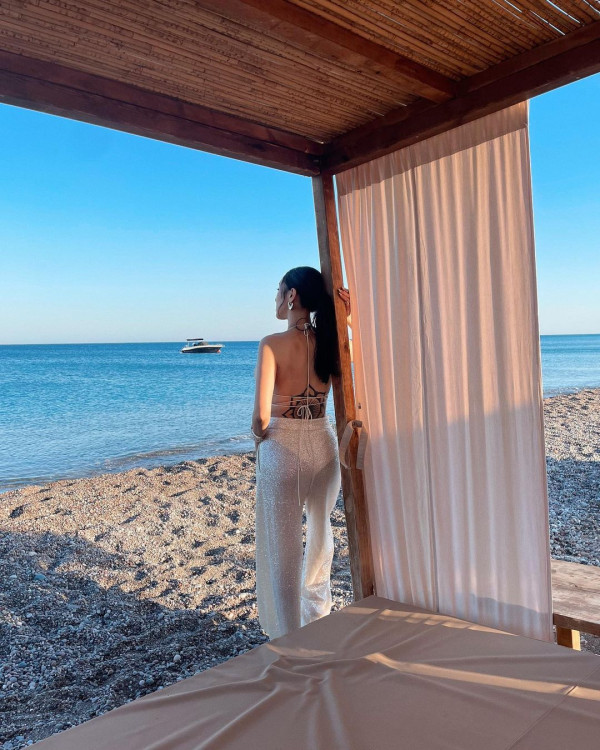 陸浩明女友遊台水著放題曬火辣身材！ 6號被指褲浪位有異樣：泳褲搶哂鏡 