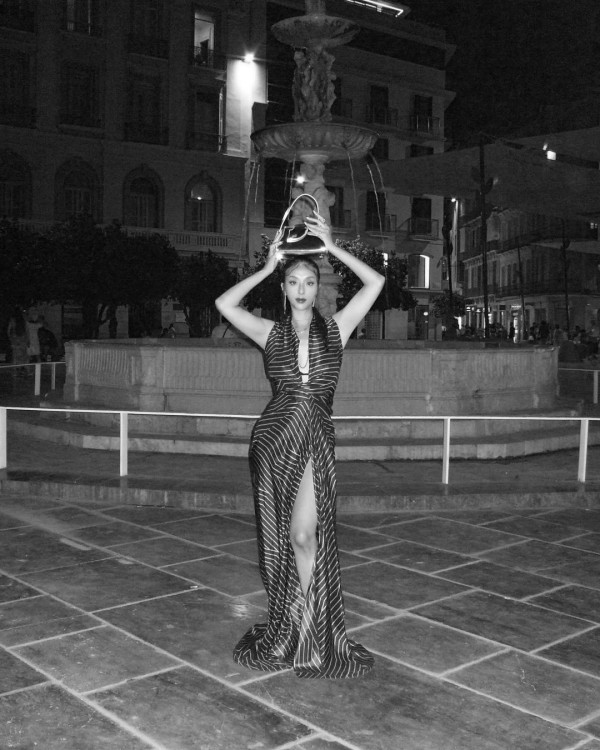 陸浩明女友遊台水著放題曬火辣身材！ 6號被指褲浪位有異樣：泳褲搶哂鏡 