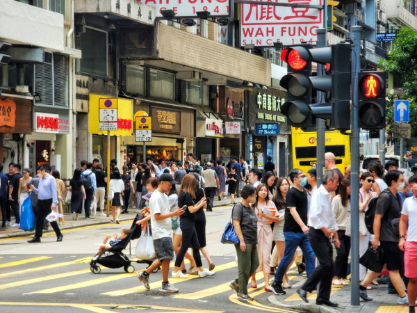 台灣女遊香港10大發現：餐廳店員外冷內熱、港人走路特快惹共鳴：全中