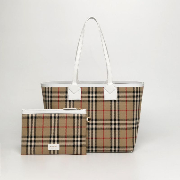 BURBERRY 原價：$14,300，折後價：$4,290 (70% OFF)