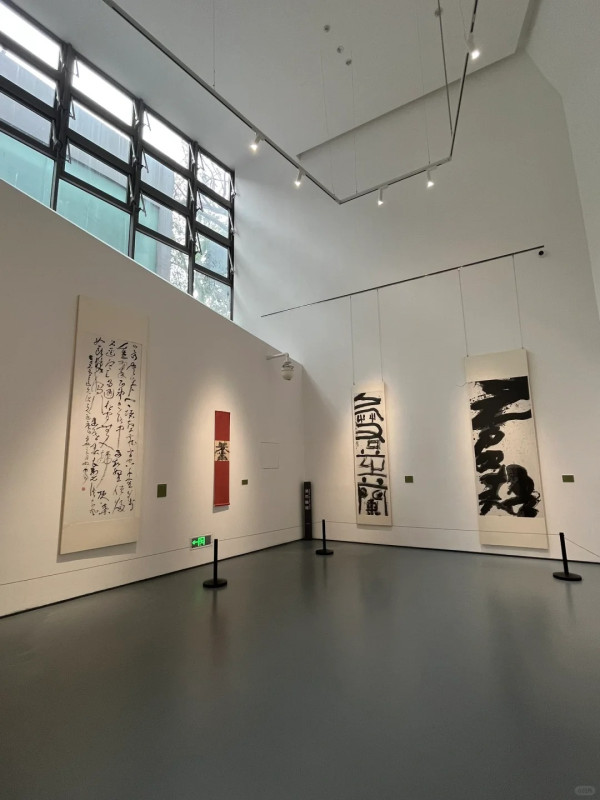 大芬油畫村(圖片來源:小紅書@琦琦愛吃香菜) 大芬油畫村(圖片來源:小紅書@琦琦愛吃香菜)