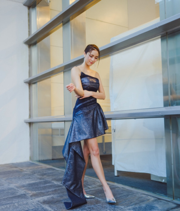 劉穎鏇現身澳門真實身形似巨人！腰線到粉絲心口晒44吋半長腿！ 