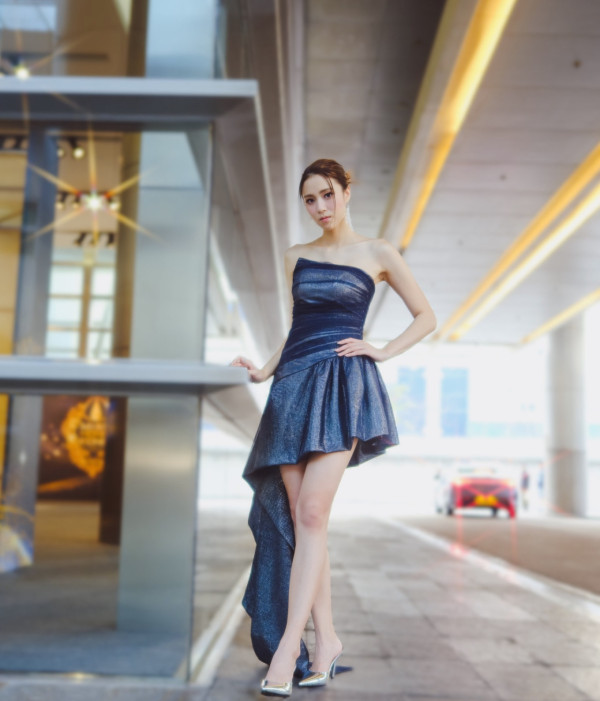 劉穎鏇現身澳門真實身形似巨人！腰線到粉絲心口晒44吋半長腿！ 