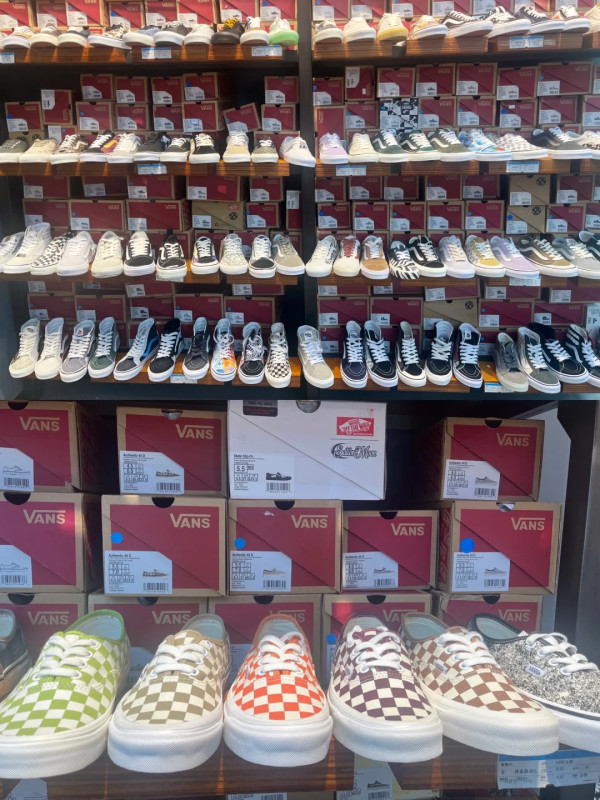 大梅沙8號倉Outlet（圖片來源︰小紅書@深圳大梅沙8號倉）