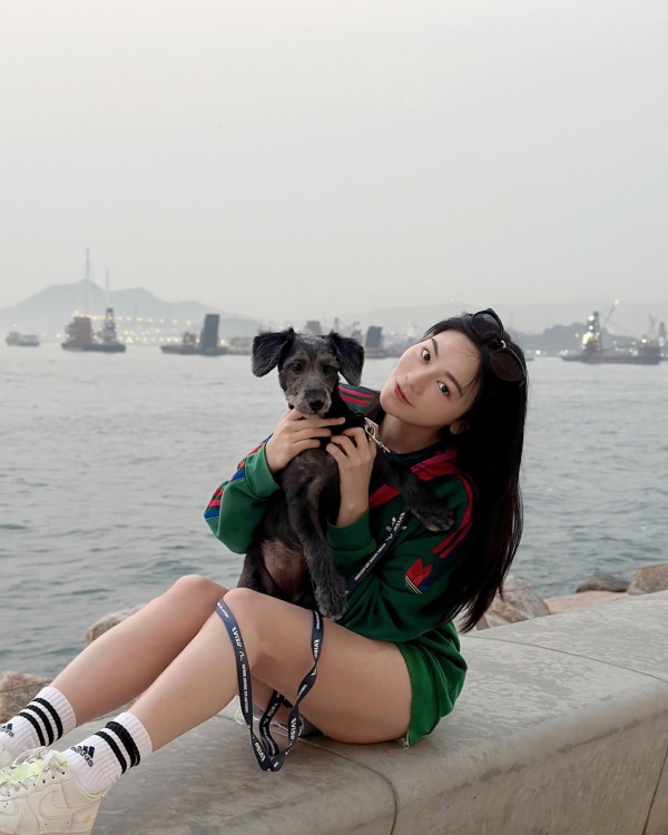 《愛回家》30歲小花遊越南富國島狂晒靚相!螢光粉色泳衣露事業線!