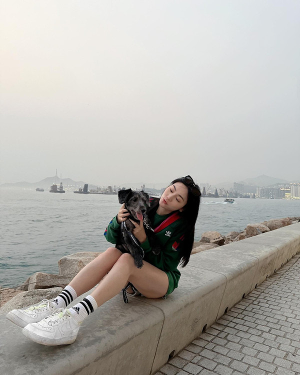 《愛回家》30歲小花遊越南富國島狂晒靚相!螢光粉色泳衣露事業線!