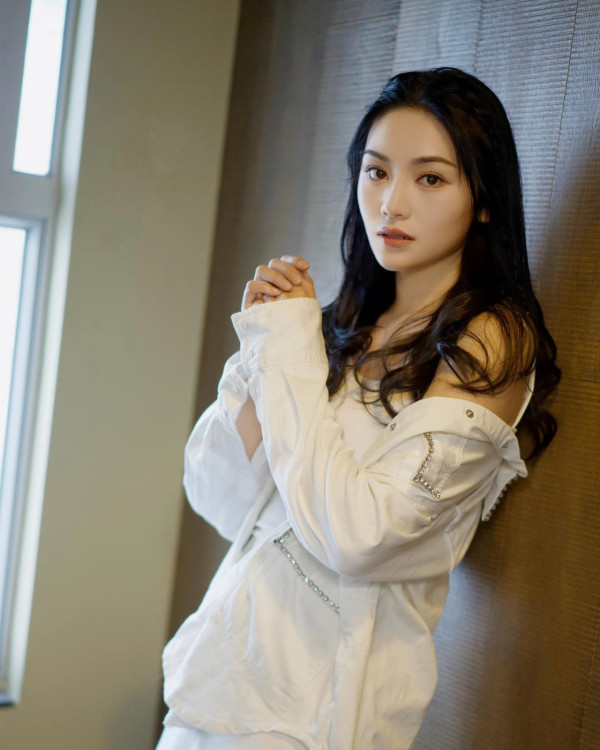 《愛回家》30歲小花遊越南富國島狂晒靚相!螢光粉色泳衣露事業線!